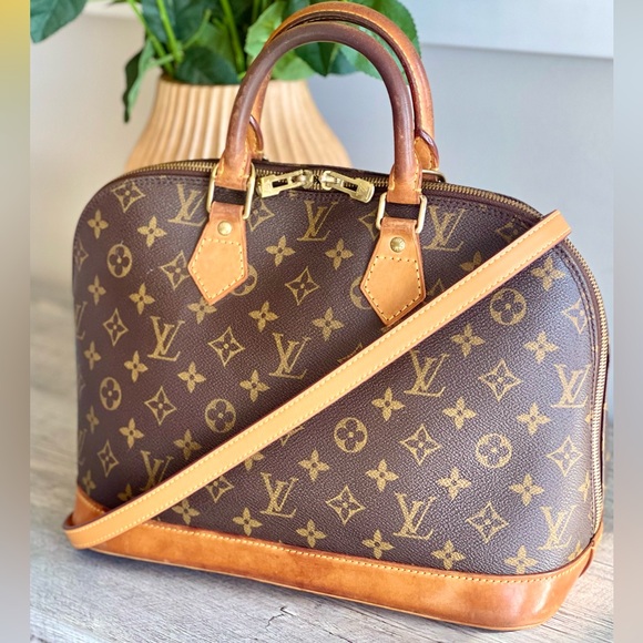 Authentic LOUIS VUITTON Monogram Alma Bag - Picture 7 of 14